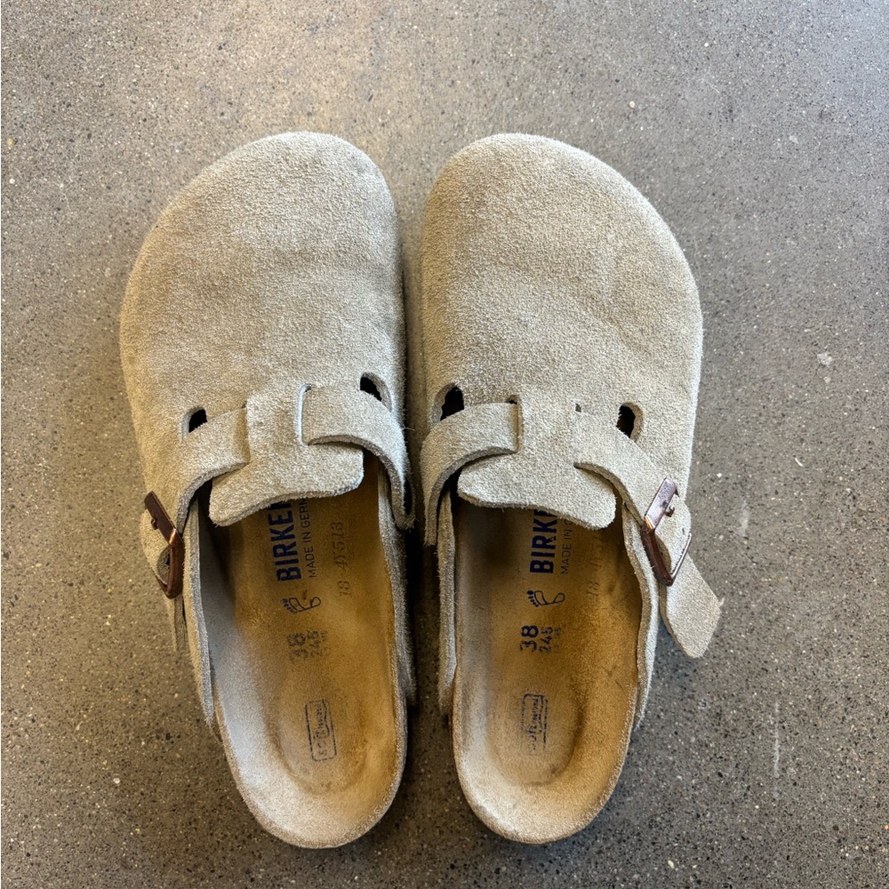 Birkenstock Boston Suede Clogs - Tan. 38